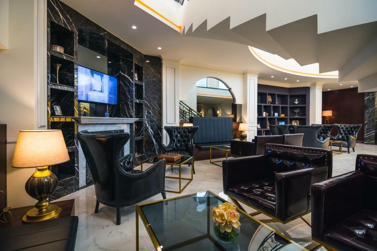 Towers C-10 Apartment *